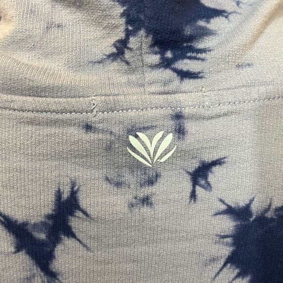 Forever 21  Tie Dye Hoodie Cropped Top Size Large. - Picture 7 of 7